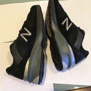 New Balance womens 990v5 size 9.5 W,  black and silver